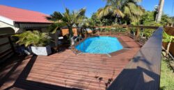 A vendre belle maison F4 avec deux varangues et piscine sans vis à vis, Etang Sale
