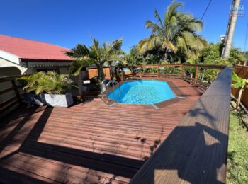 A vendre belle maison F4 avec deux varangues et piscine sans vis à vis, Etang Sale