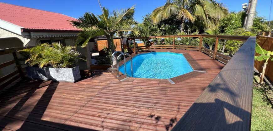 A vendre belle maison F4 avec deux varangues et piscine sans vis à vis, Etang Sale