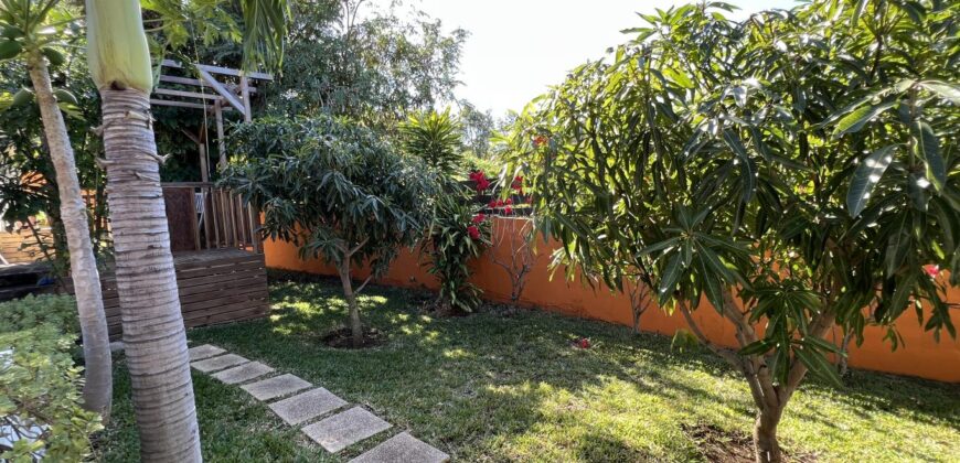 A vendre belle maison F4 avec deux varangues et piscine sans vis à vis, Etang Sale
