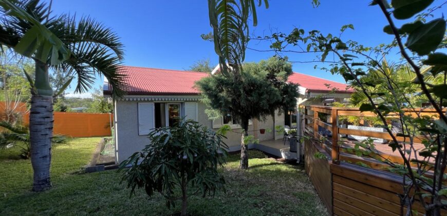 A vendre belle maison F4 avec deux varangues et piscine sans vis à vis, Etang Sale