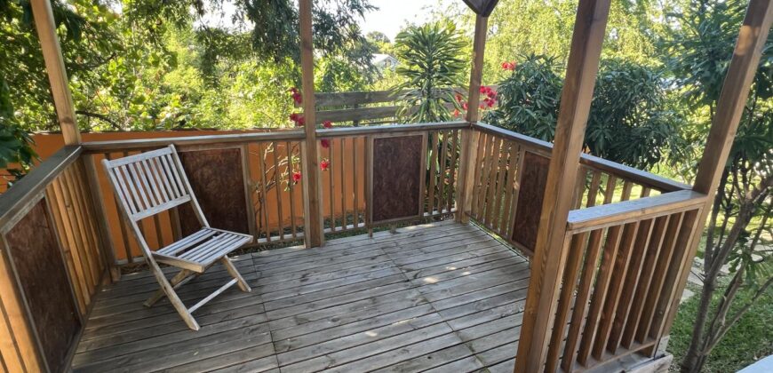 A vendre belle maison F4 avec deux varangues et piscine sans vis à vis, Etang Sale