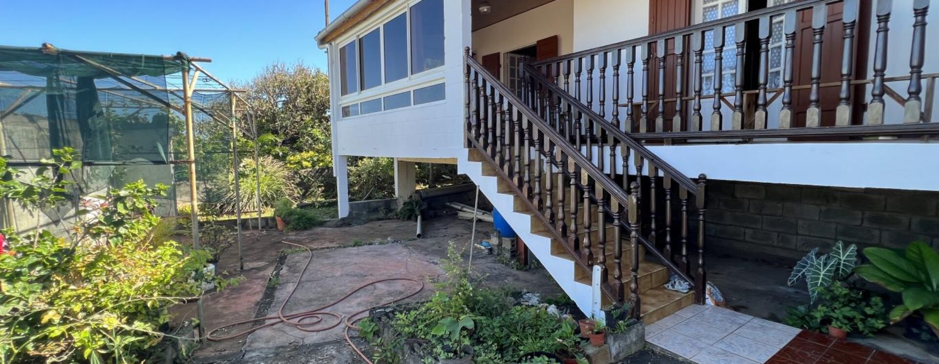 Maison plain pied de type F4 de 405 m2 de terrain vue mer à Saint-Pierre
