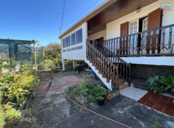 Maison plain pied de type F4 de 405 m2 de terrain vue mer à Saint-Pierre
