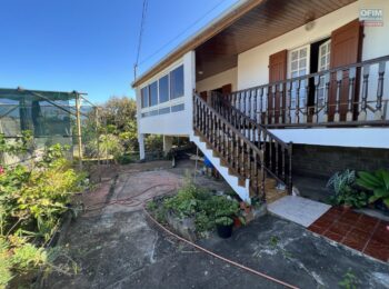 Maison plain pied de type F4 de 405 m2 de terrain vue mer à Saint-Pierre