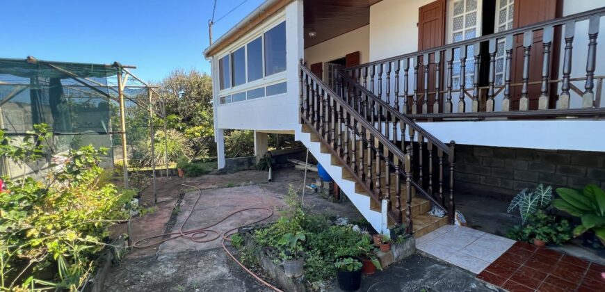 Maison plain pied de type F4 de 405 m2 de terrain vue mer à Saint-Pierre