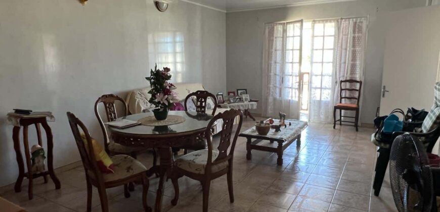Maison plain pied de type F4 de 405 m2 de terrain vue mer à Saint-Pierre
