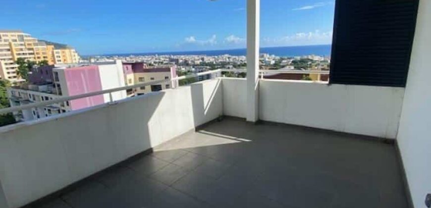 Belle appartement T3 à Montgaillard avec belle terrasse et vue mer à Saint Denis
