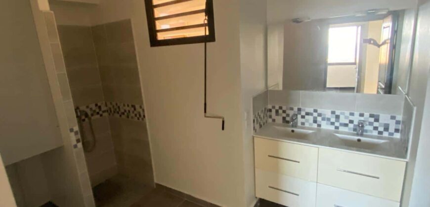Belle appartement T3 à Montgaillard avec belle terrasse et vue mer à Saint Denis